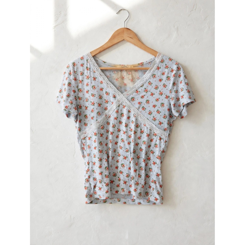 Wild Love Floral Lace Trim‎ V-Neck Ribbed Top Blue White Striped Large